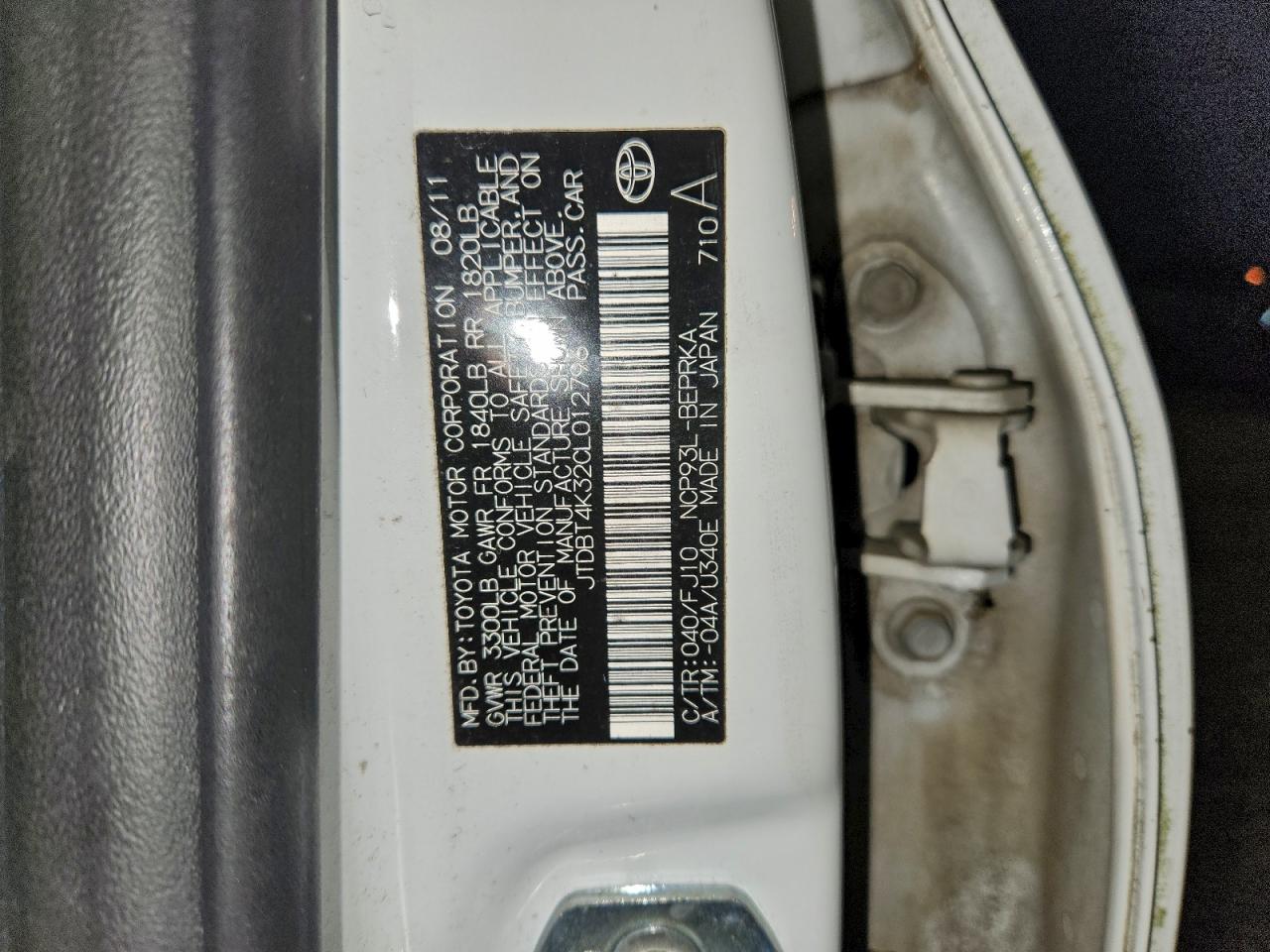 2012 TOYOTA YARIS photo 25