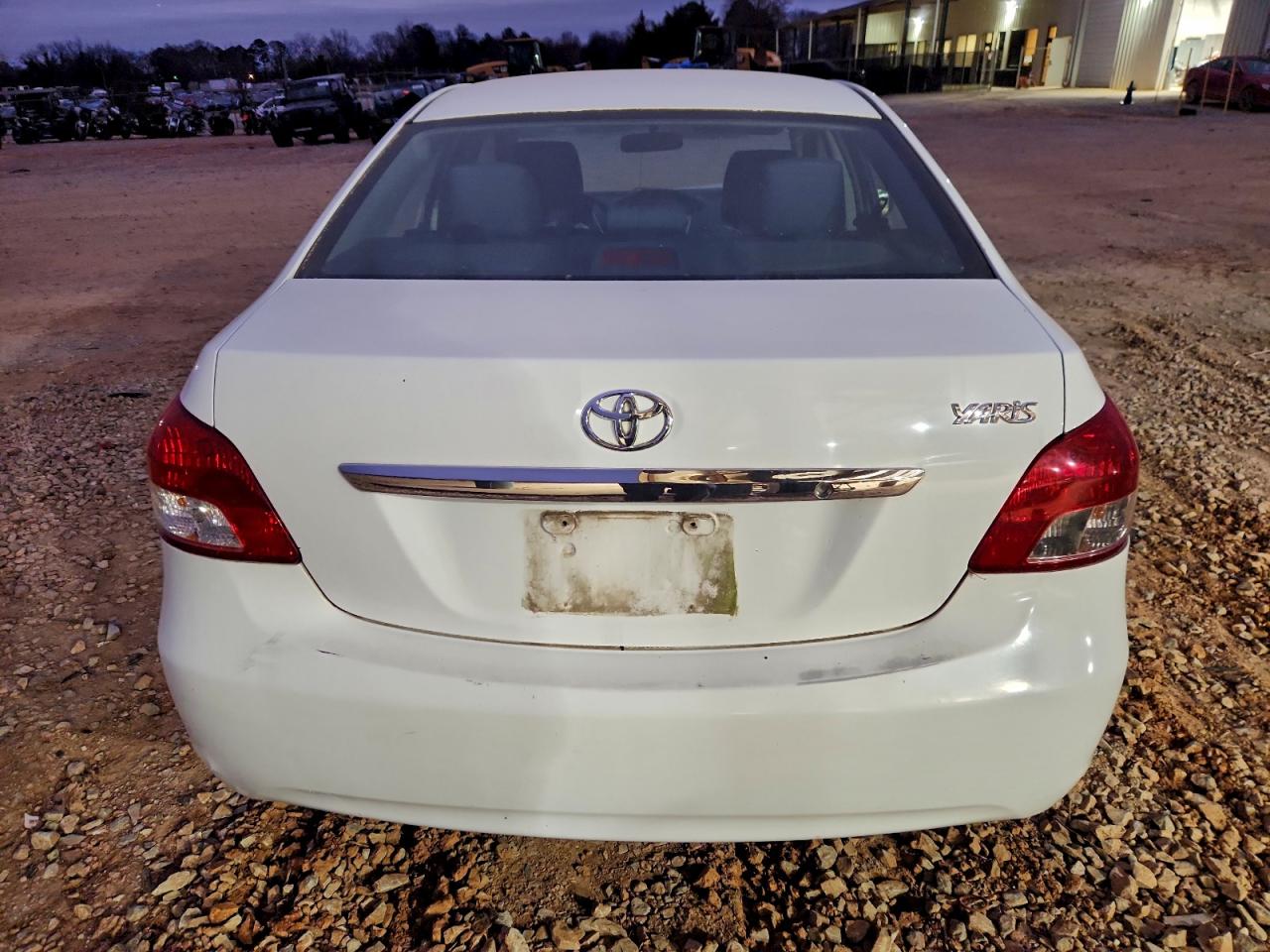 2012 TOYOTA YARIS photo 11