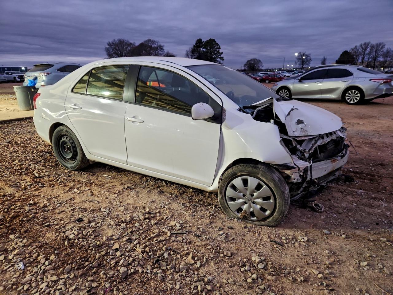 2012 TOYOTA YARIS photo 7