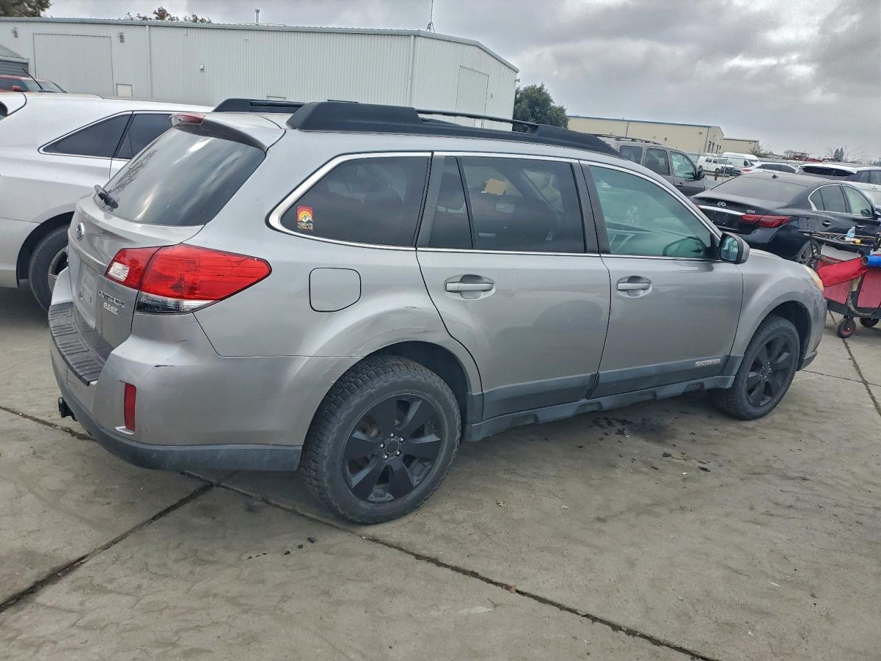 2011 SUBARU OUTBACK 2.5I PREMIUM photo 3