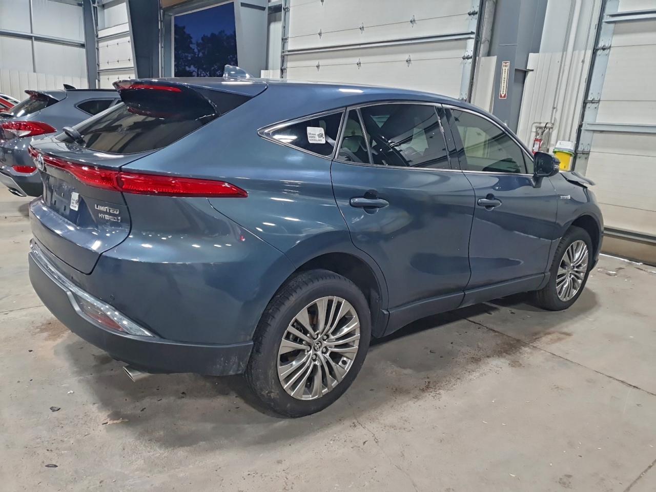 2021 TOYOTA VENZA LIMITED photo 3