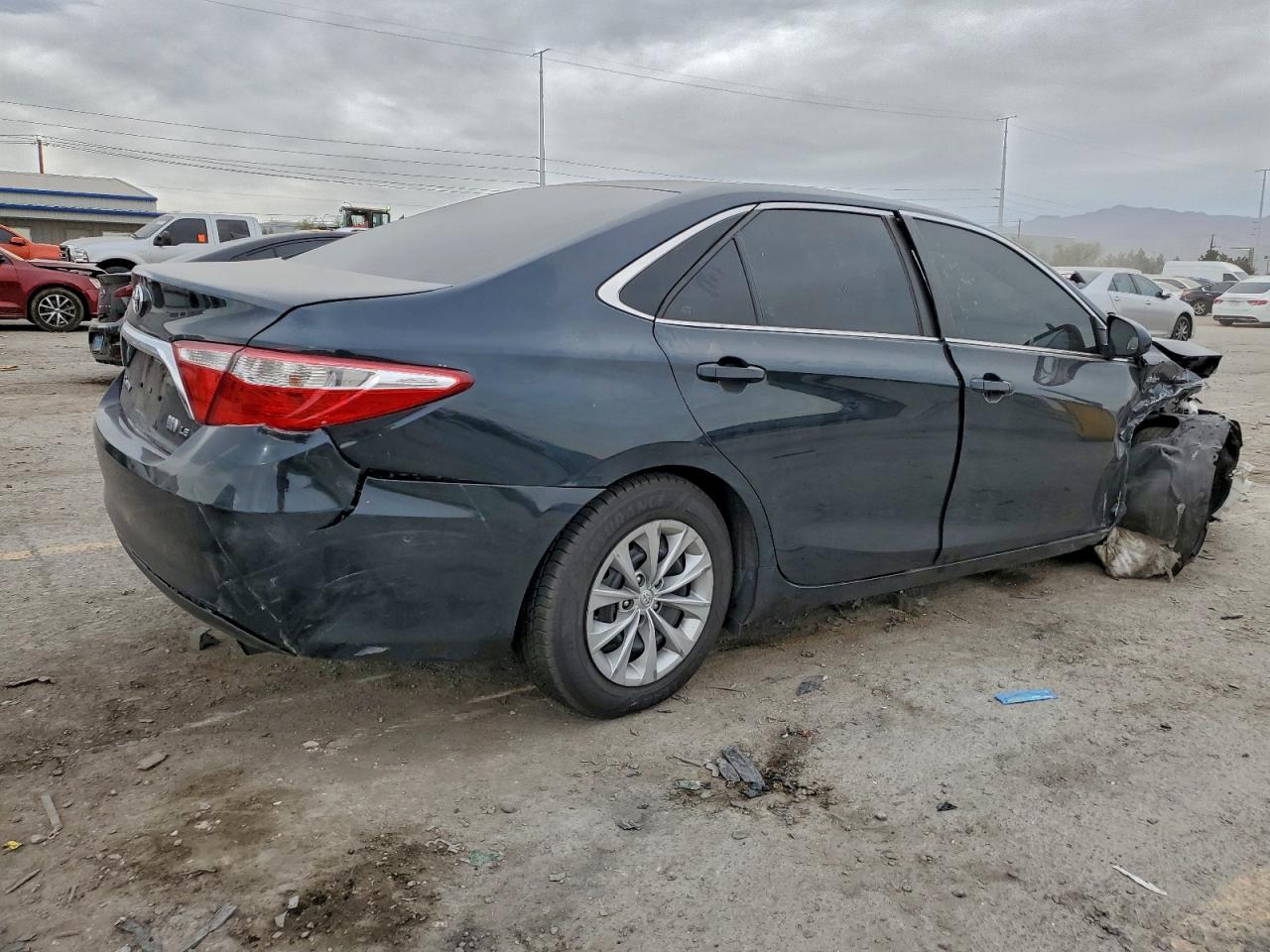 2017 TOYOTA CAMRY HYBRID photo 3