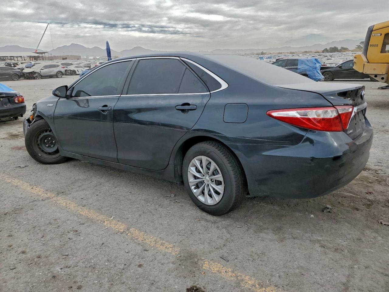 2017 TOYOTA CAMRY HYBRID photo 2