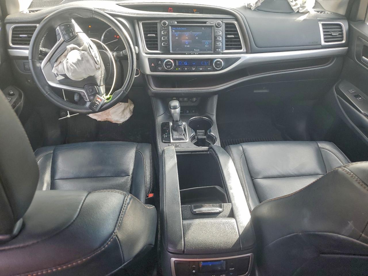 2018 TOYOTA HIGHLANDER SE photo 8