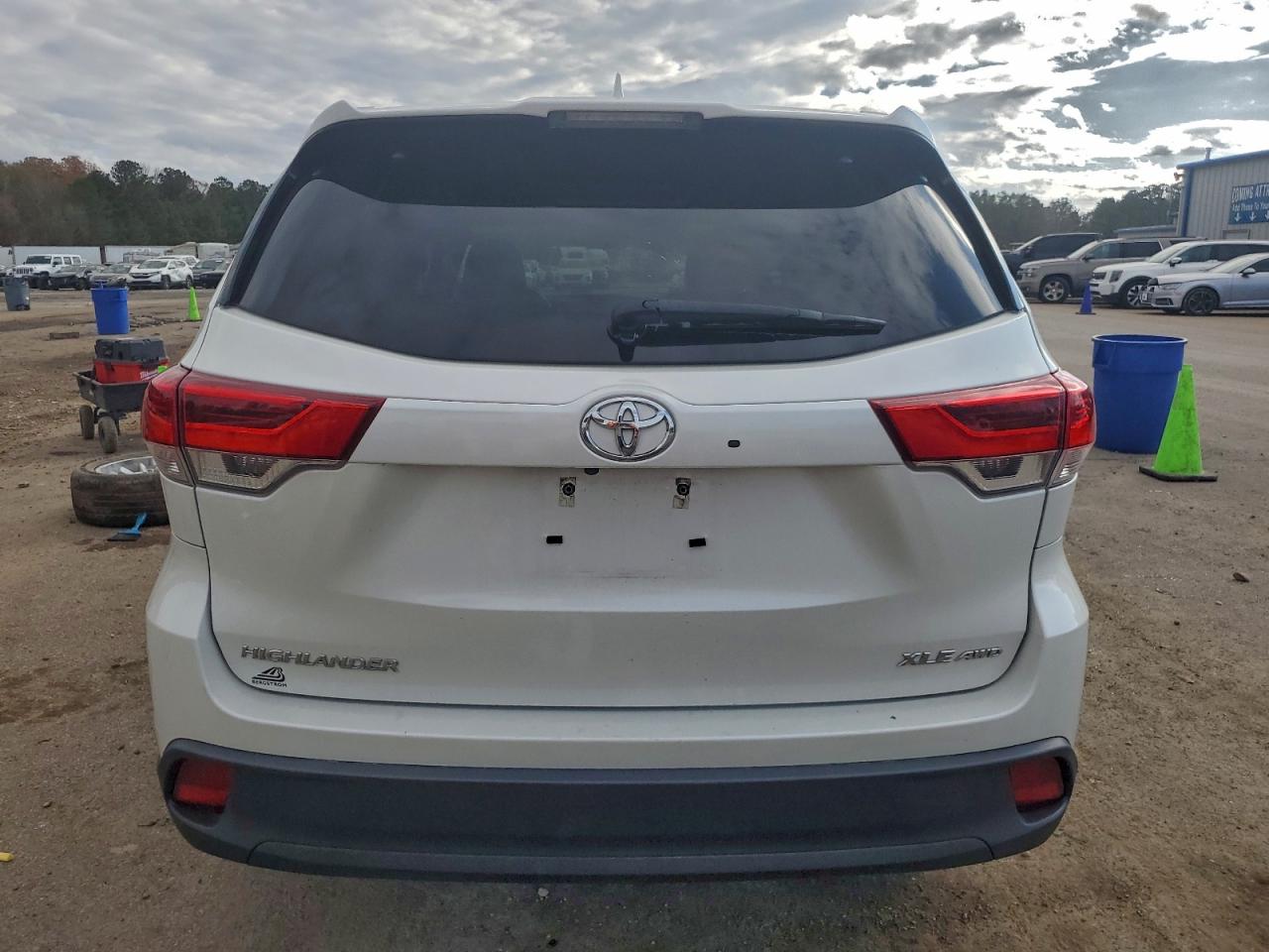 2018 TOYOTA HIGHLANDER SE photo 6