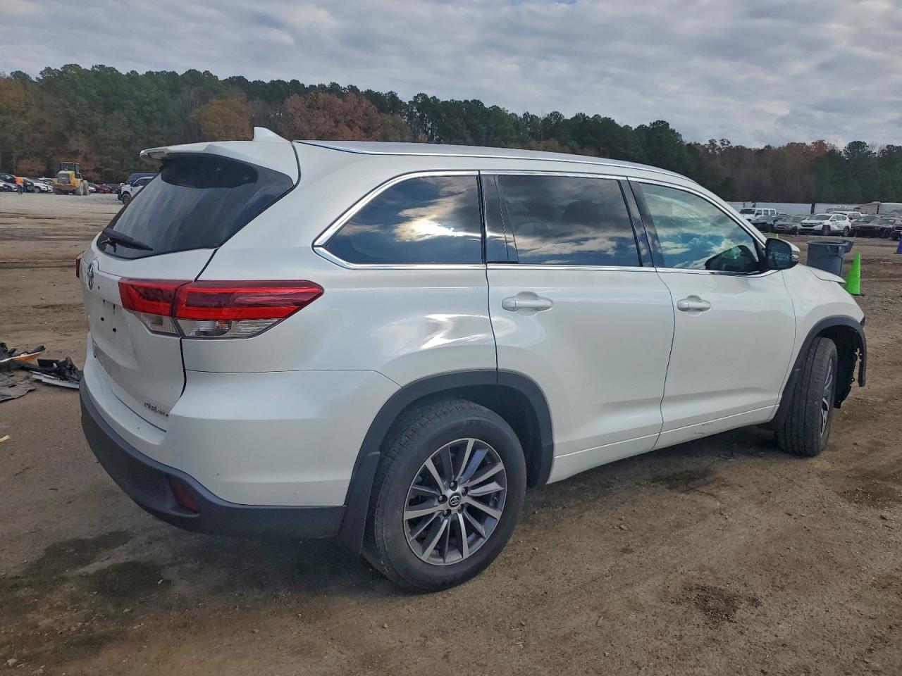 2018 TOYOTA HIGHLANDER SE photo 3