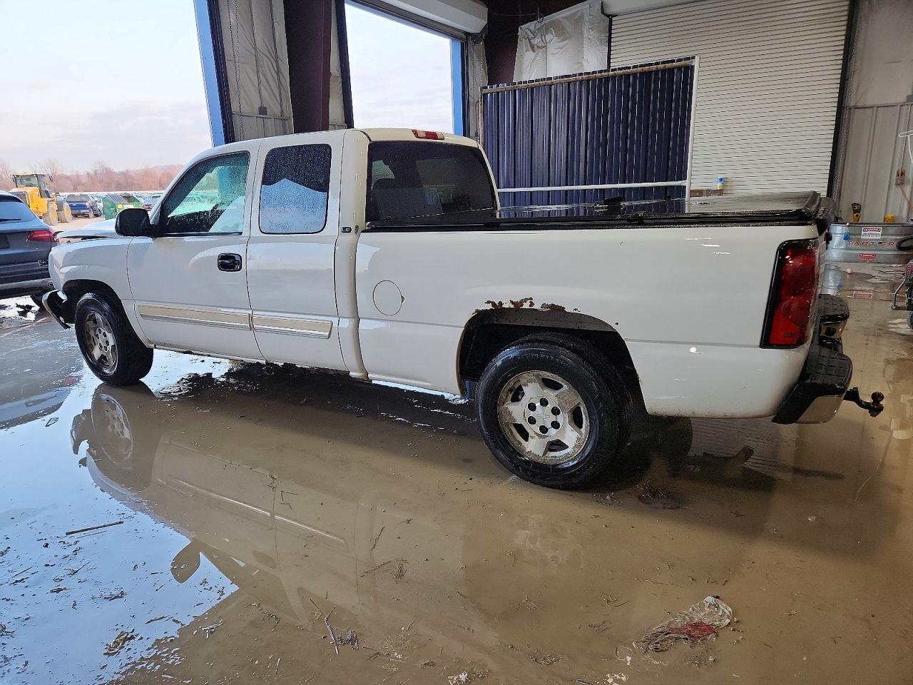 2006 CHEVROLET SILVERADO C1500 photo 2