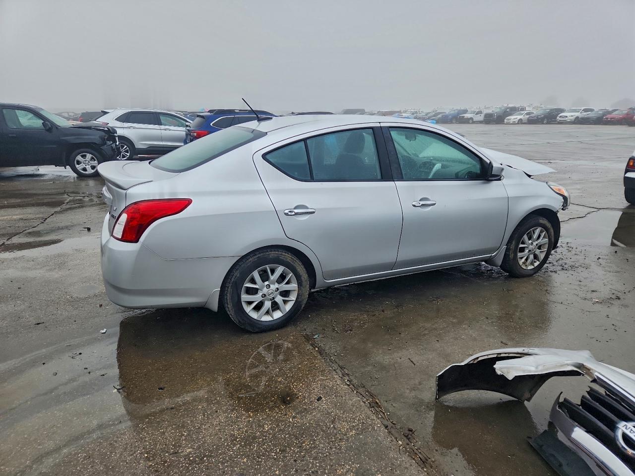 2019 NISSAN VERSA S photo 5
