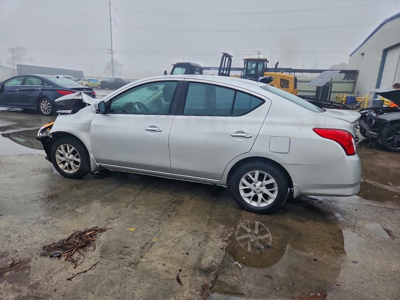 2019 NISSAN VERSA S photo 3