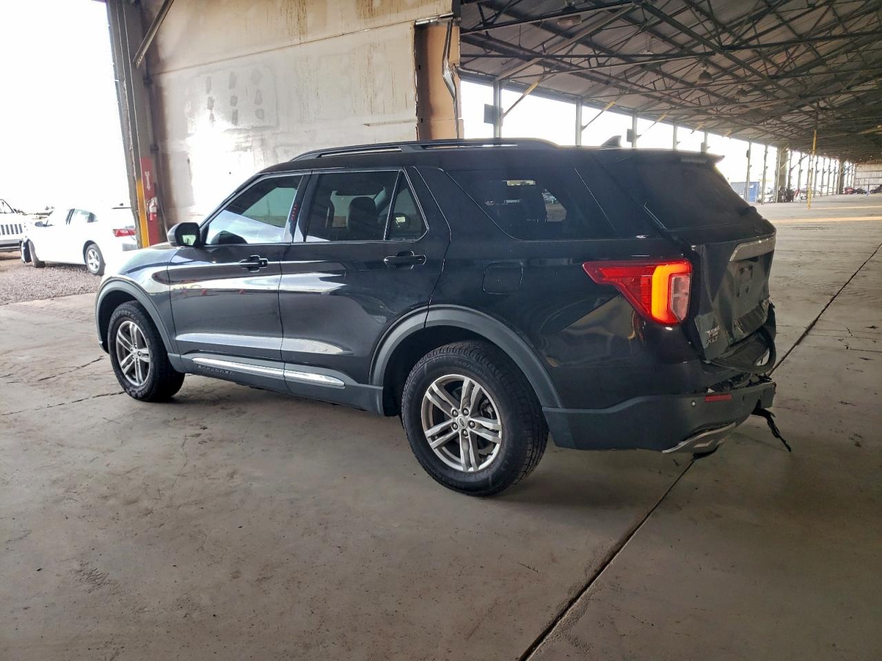 2023 FORD EXPLORER XLT photo 2