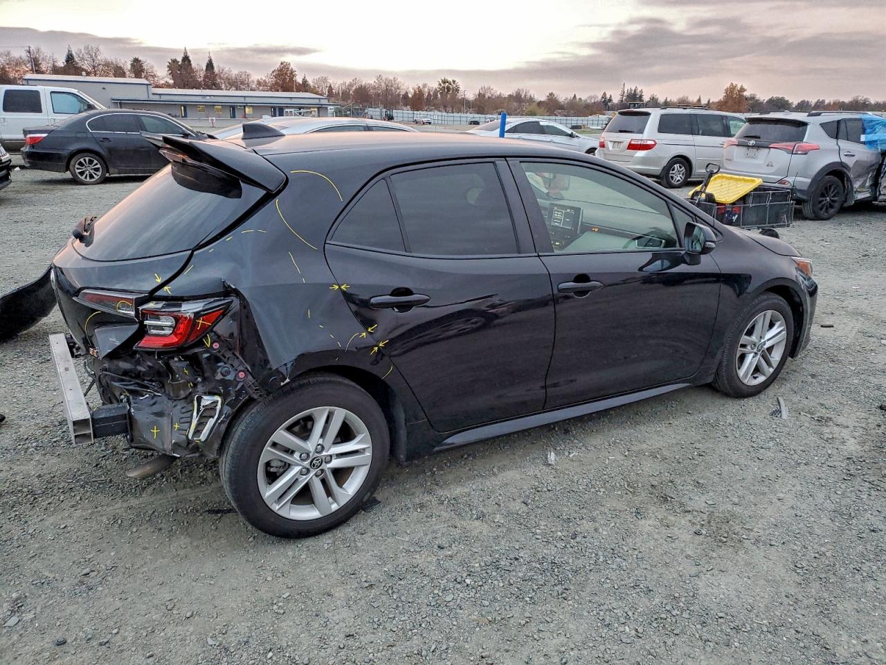 2019 TOYOTA COROLLA SE photo 3