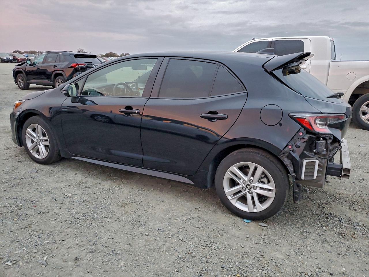 2019 TOYOTA COROLLA SE photo 2