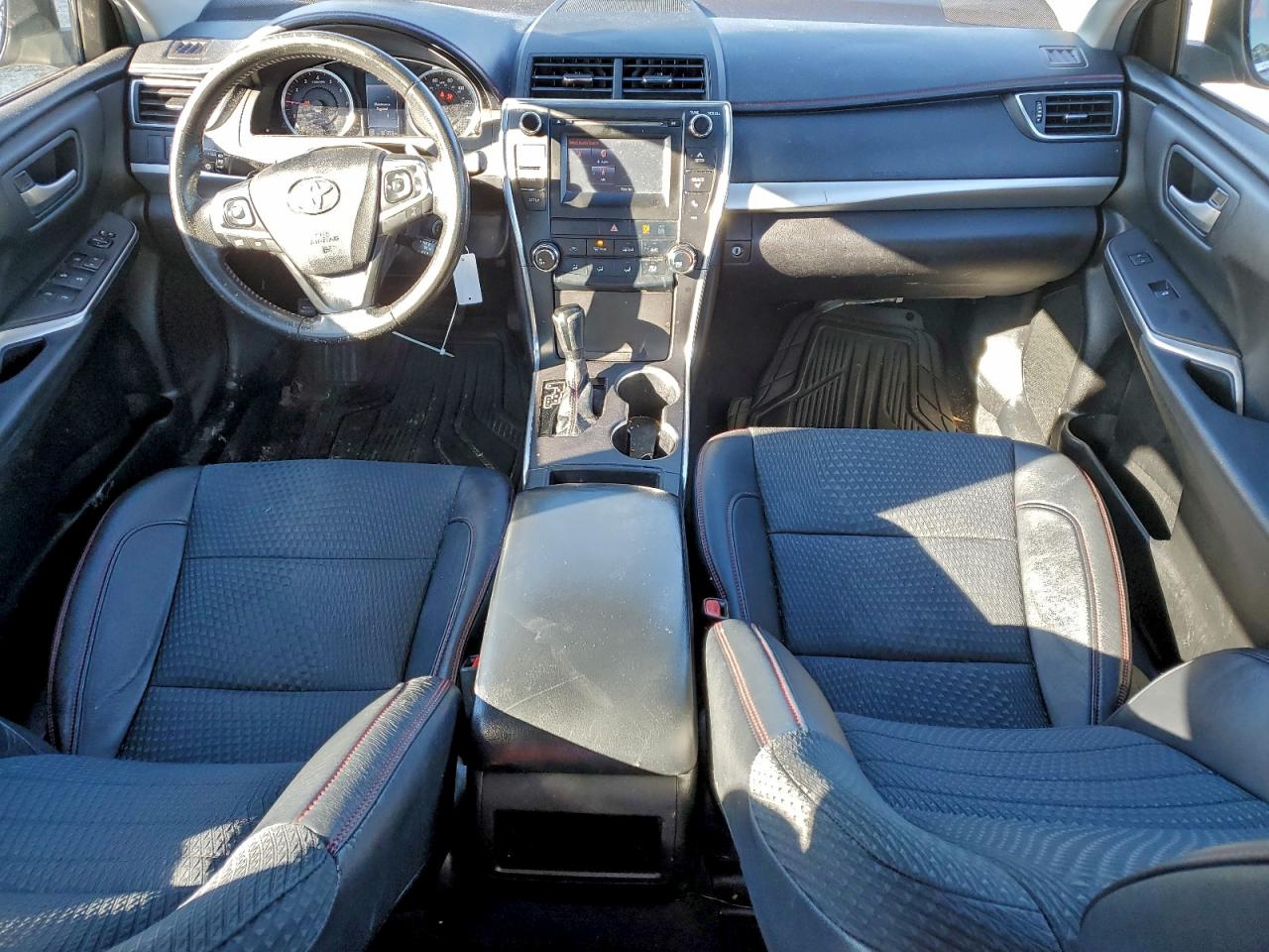 2015 TOYOTA CAMRY LE photo 8