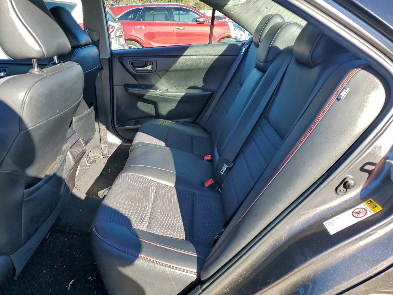 2015 TOYOTA CAMRY LE photo 10