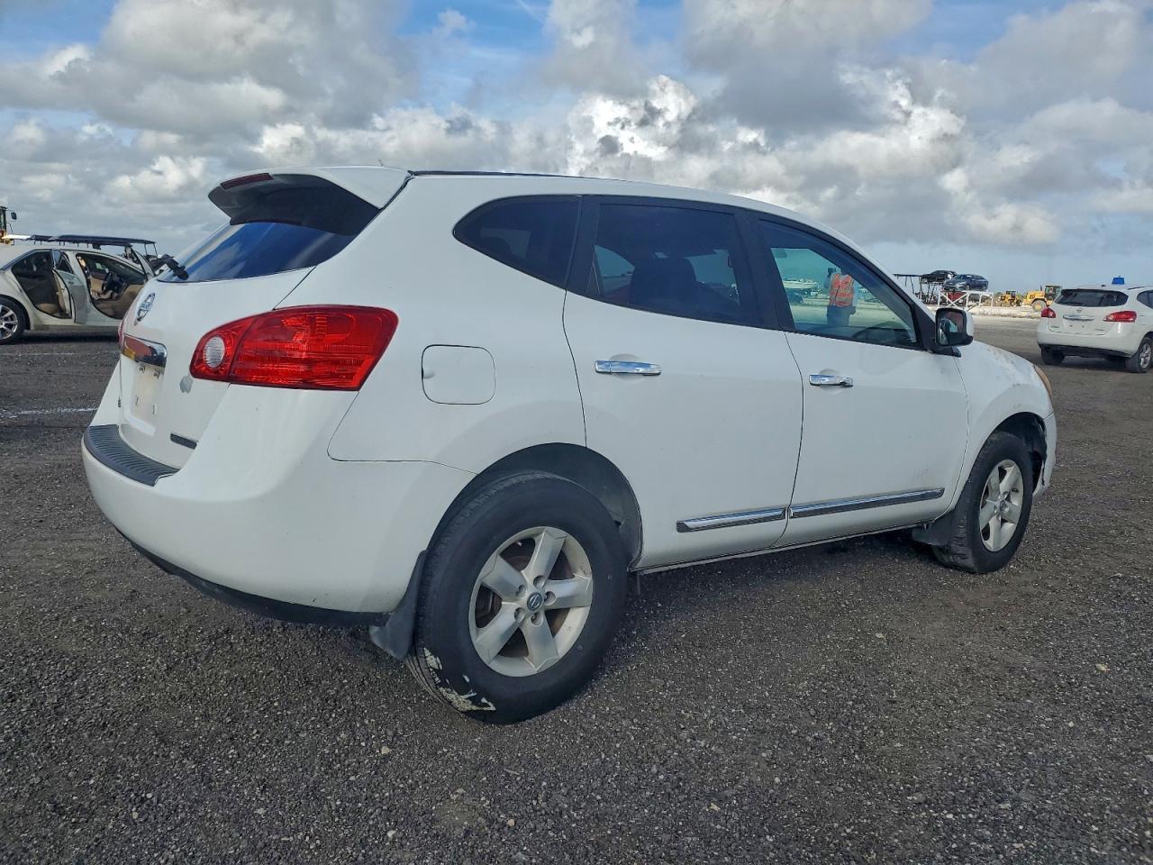 2013 NISSAN ROGUE S photo 3
