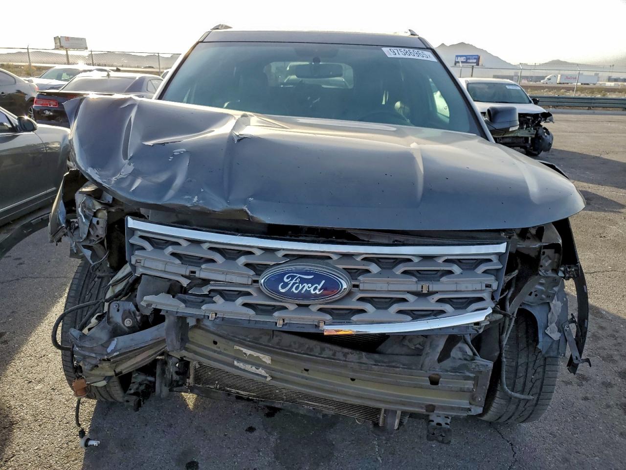 2018 FORD EXPLORER XLT photo 5