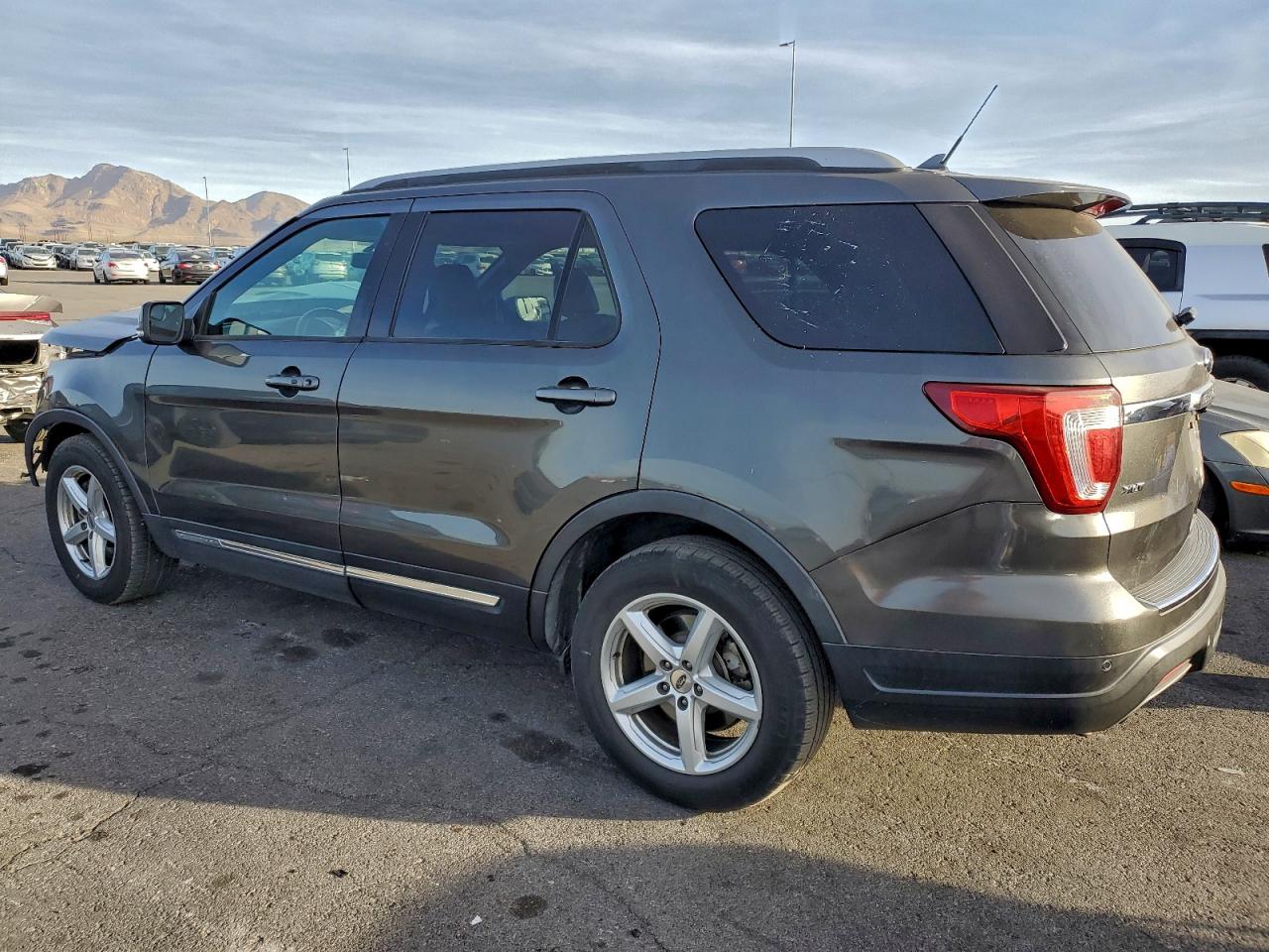 2018 FORD EXPLORER XLT photo 2