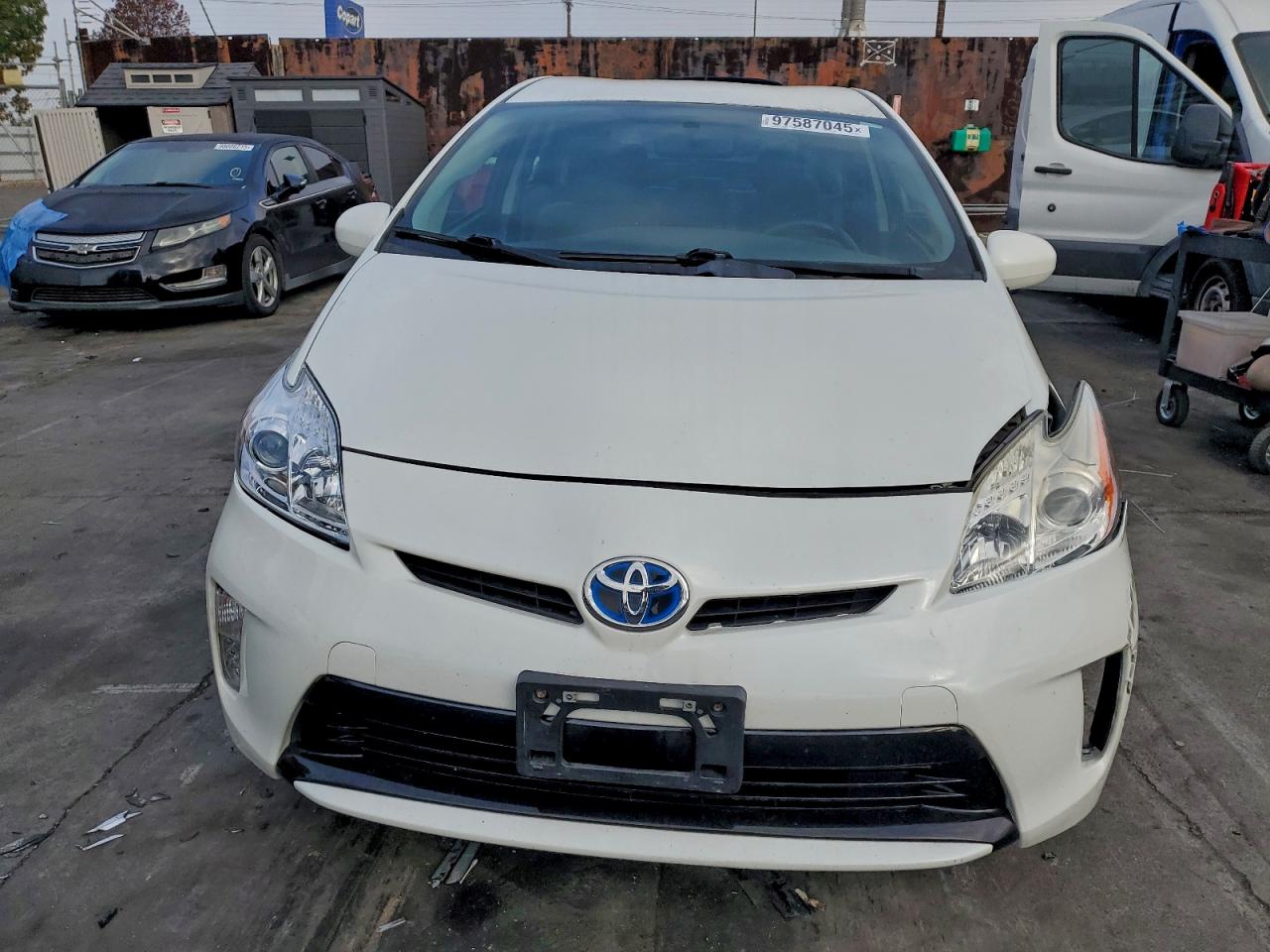 2015 TOYOTA PRIUS photo 9