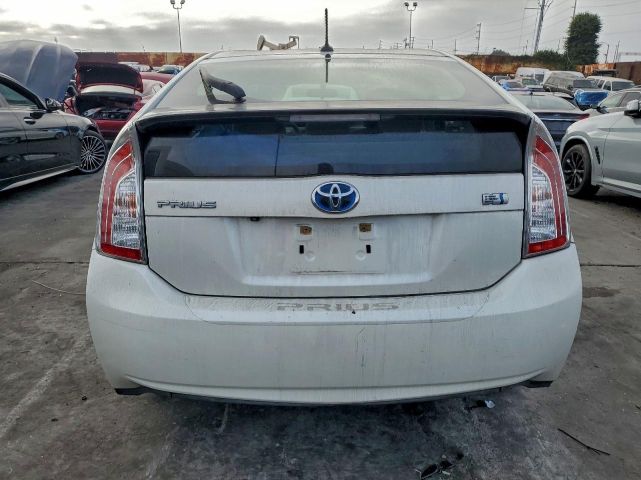 2015 TOYOTA PRIUS photo 11