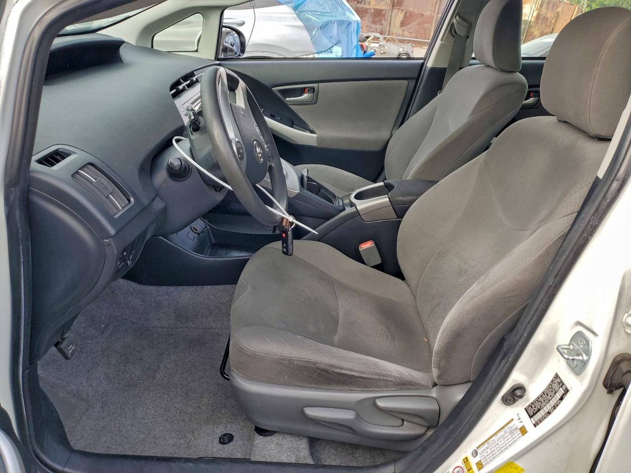 2015 TOYOTA PRIUS photo 13