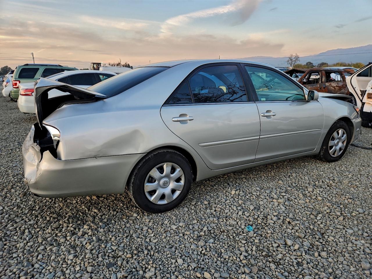 2004 TOYOTA CAMRY LE photo 7