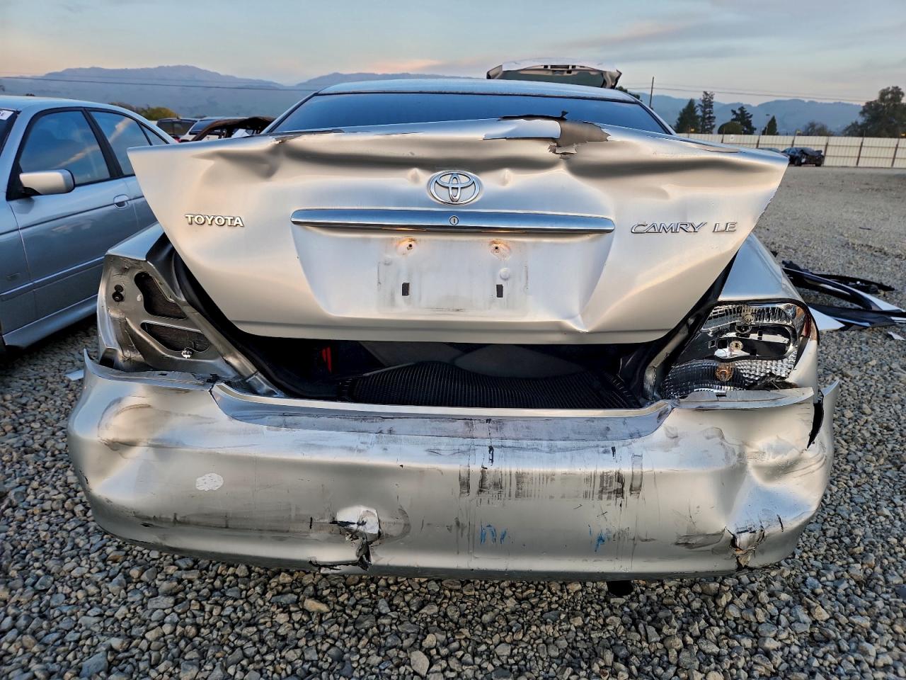 2004 TOYOTA CAMRY LE photo 16
