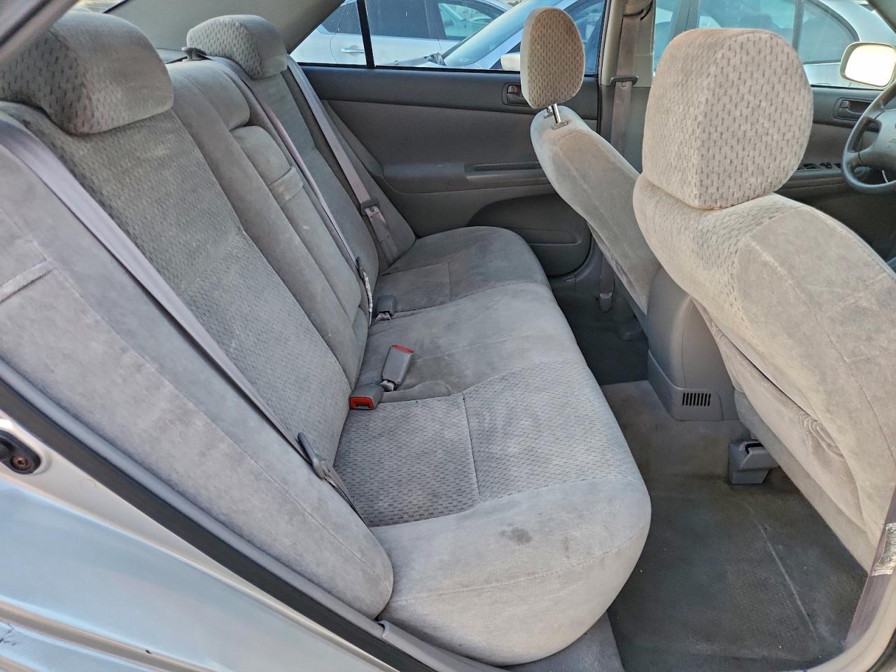 2004 TOYOTA CAMRY LE photo 28