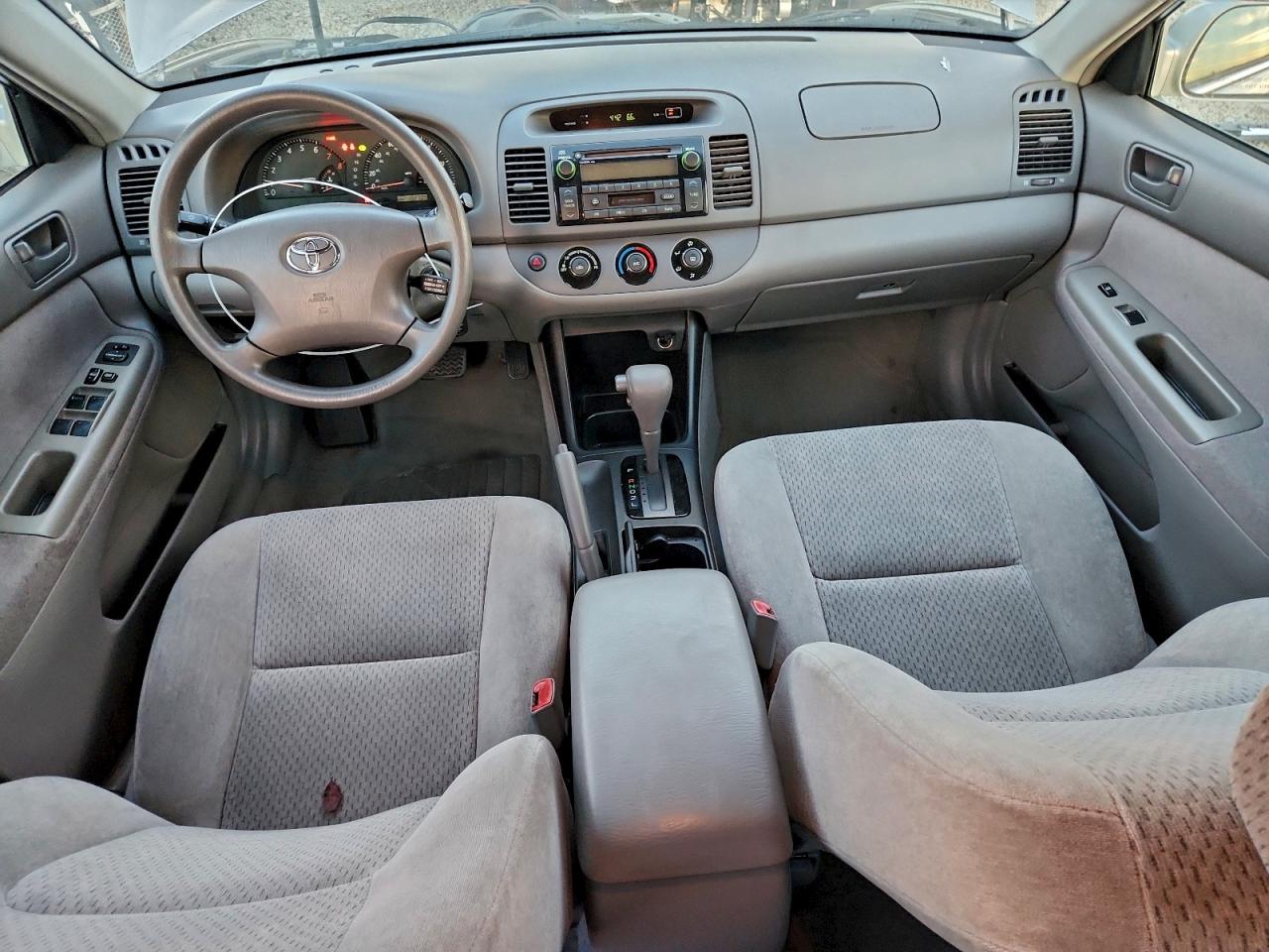 2004 TOYOTA CAMRY LE photo 22