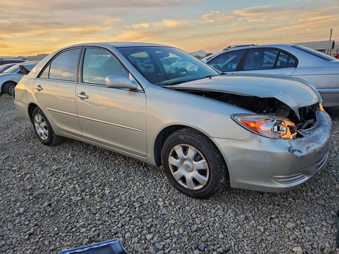 2004 TOYOTA CAMRY LE photo 10