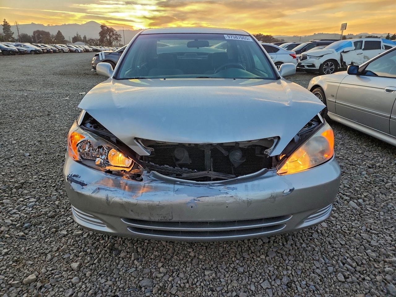 2004 TOYOTA CAMRY LE photo 13