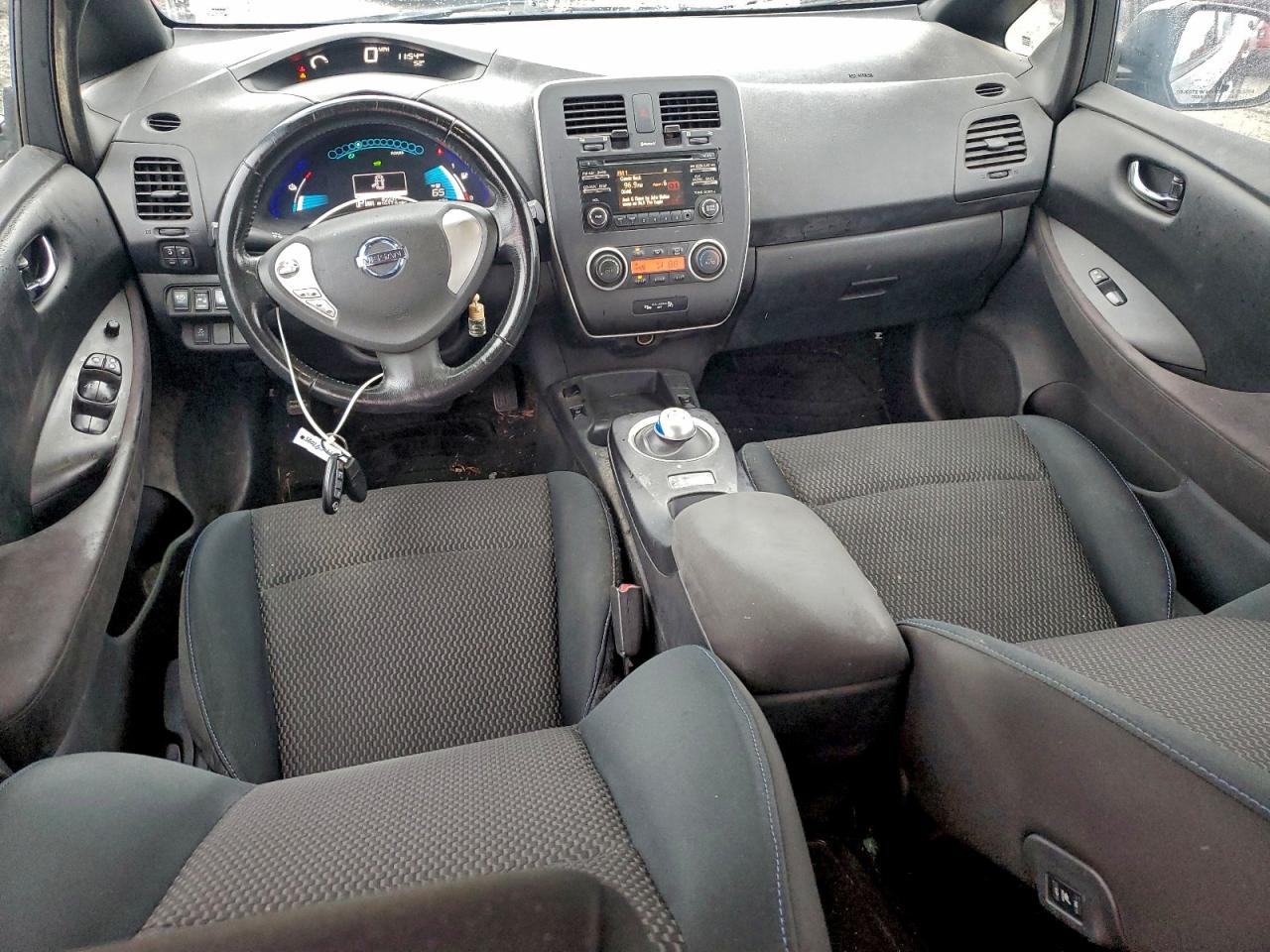2013 NISSAN LEAF S photo 8