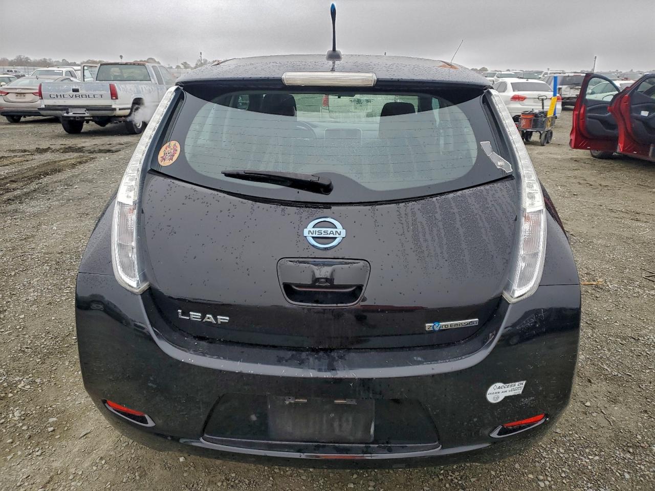 2013 NISSAN LEAF S photo 6