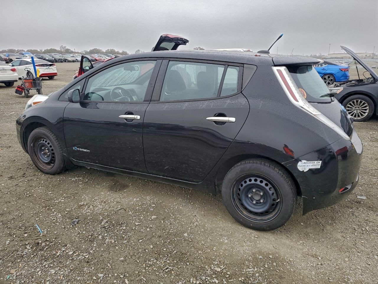 2013 NISSAN LEAF S photo 2