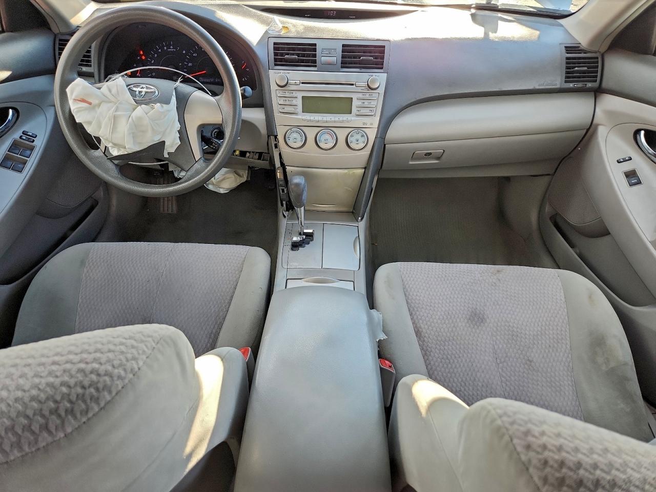 2011 TOYOTA CAMRY BASE photo 22