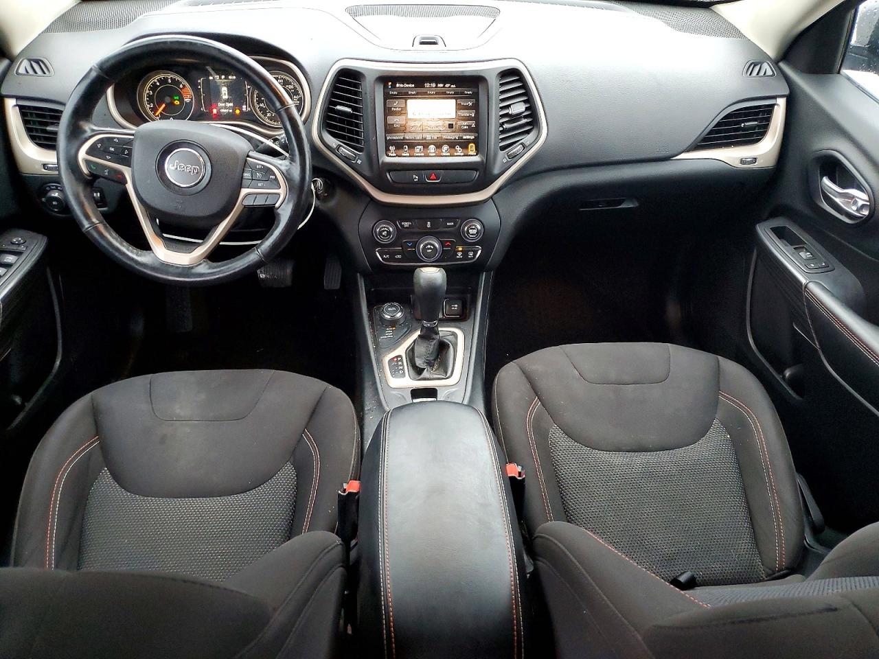 2016 JEEP CHEROKEE LATITUDE photo 8