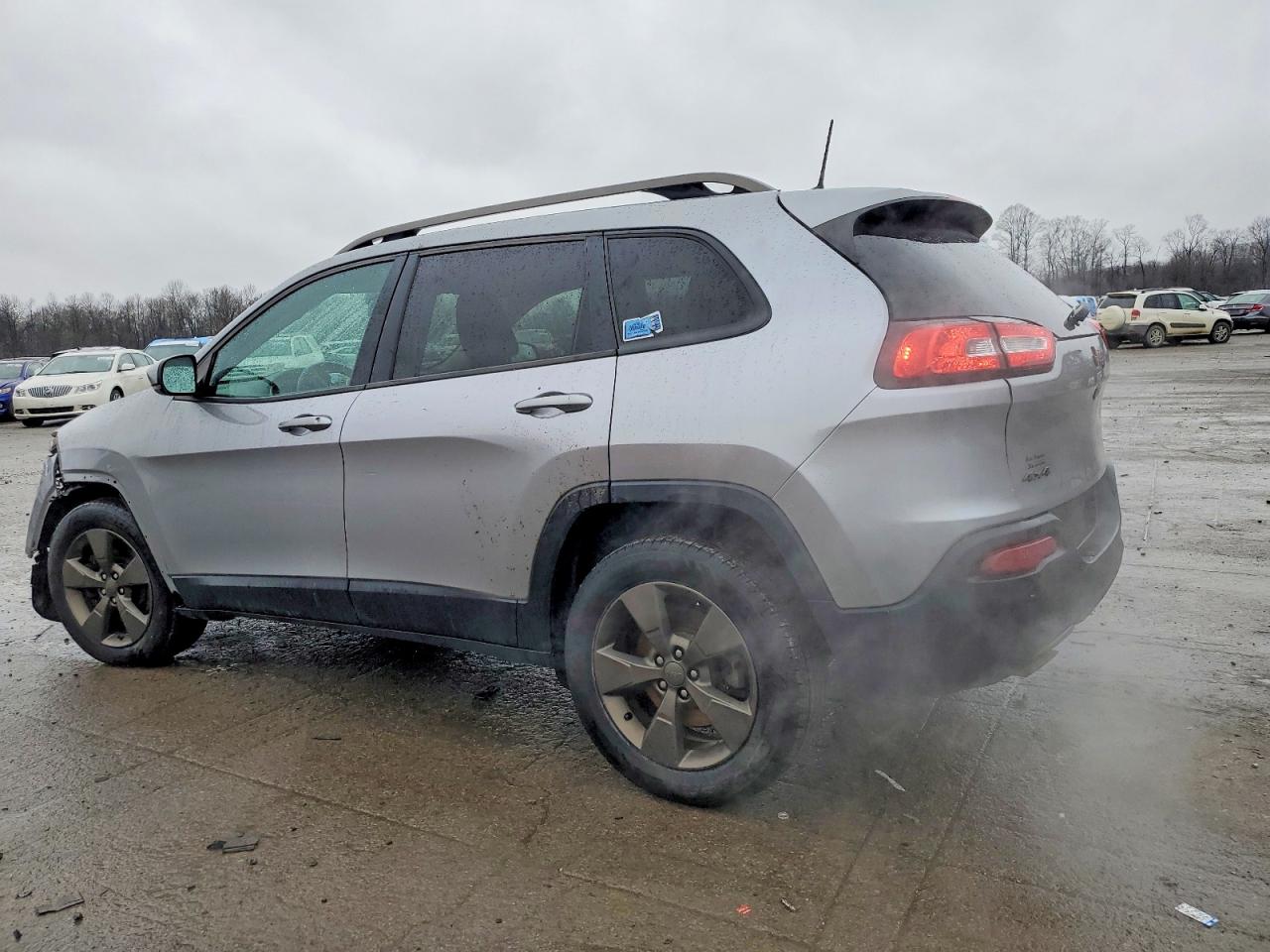 2016 JEEP CHEROKEE LATITUDE photo 2