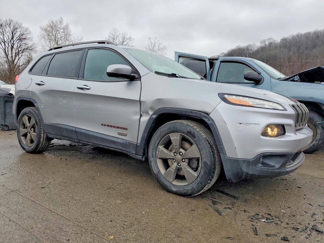 2016 JEEP CHEROKEE LATITUDE photo 4