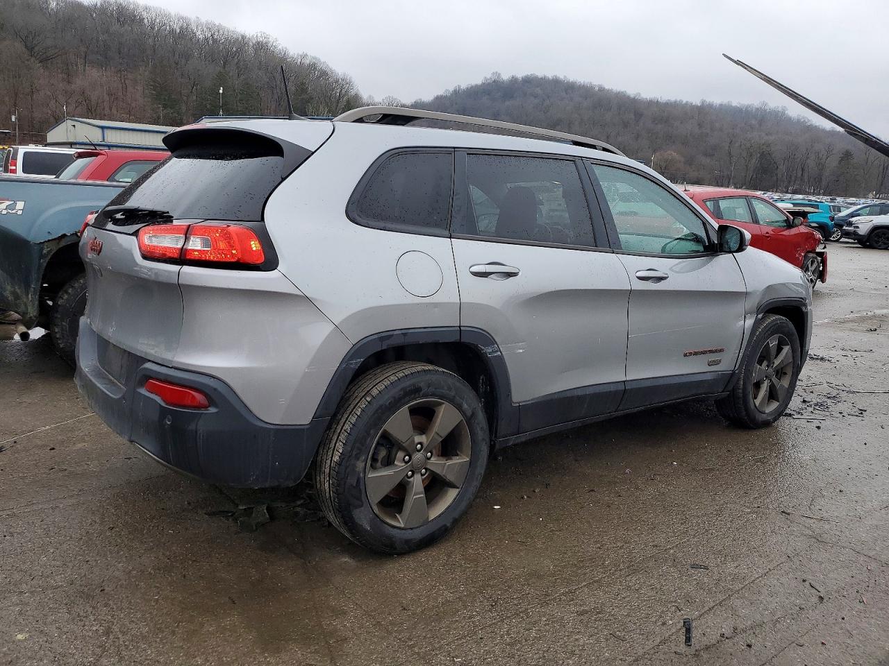 2016 JEEP CHEROKEE LATITUDE photo 3
