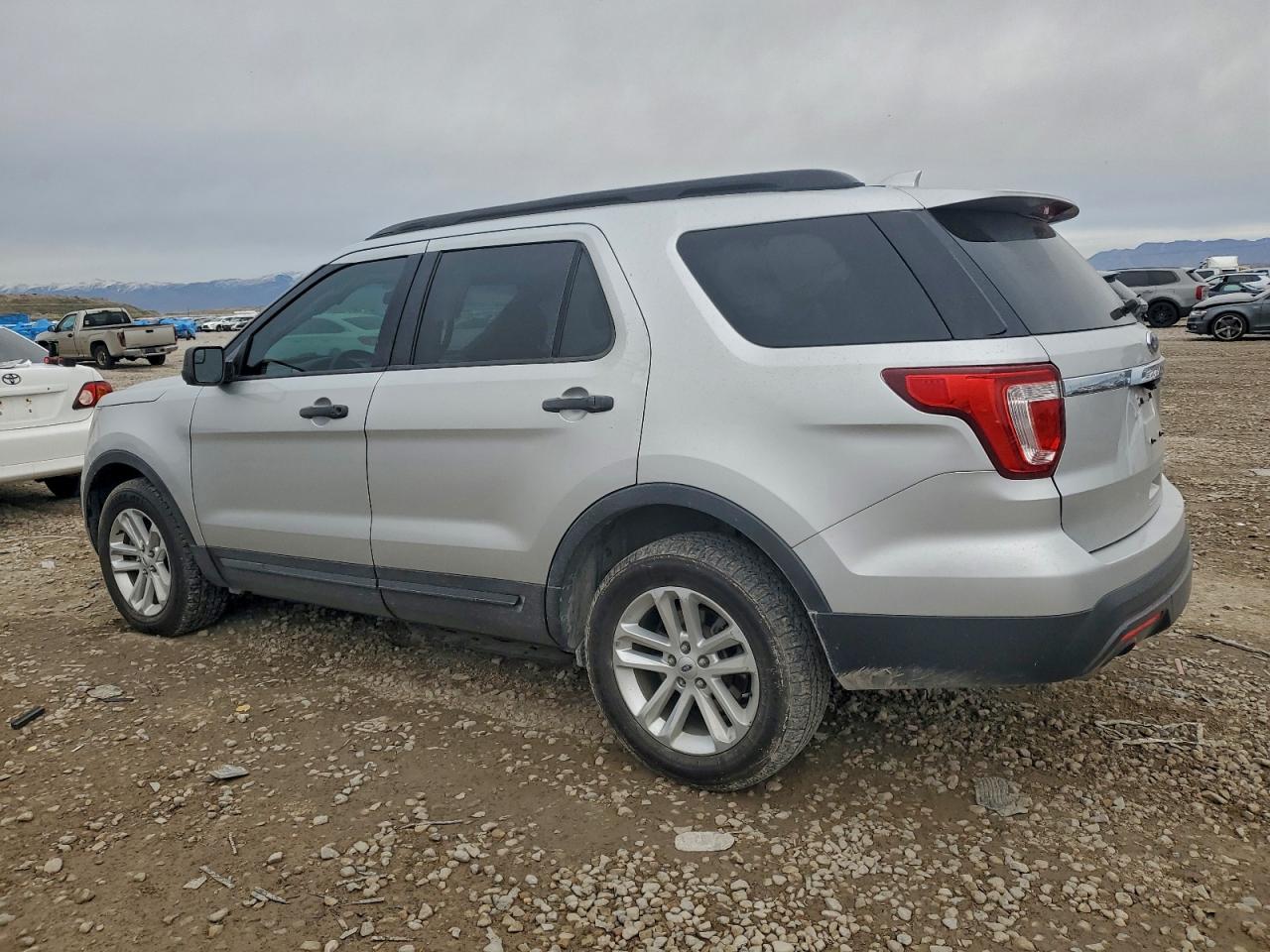 2016 FORD EXPLORER photo 2