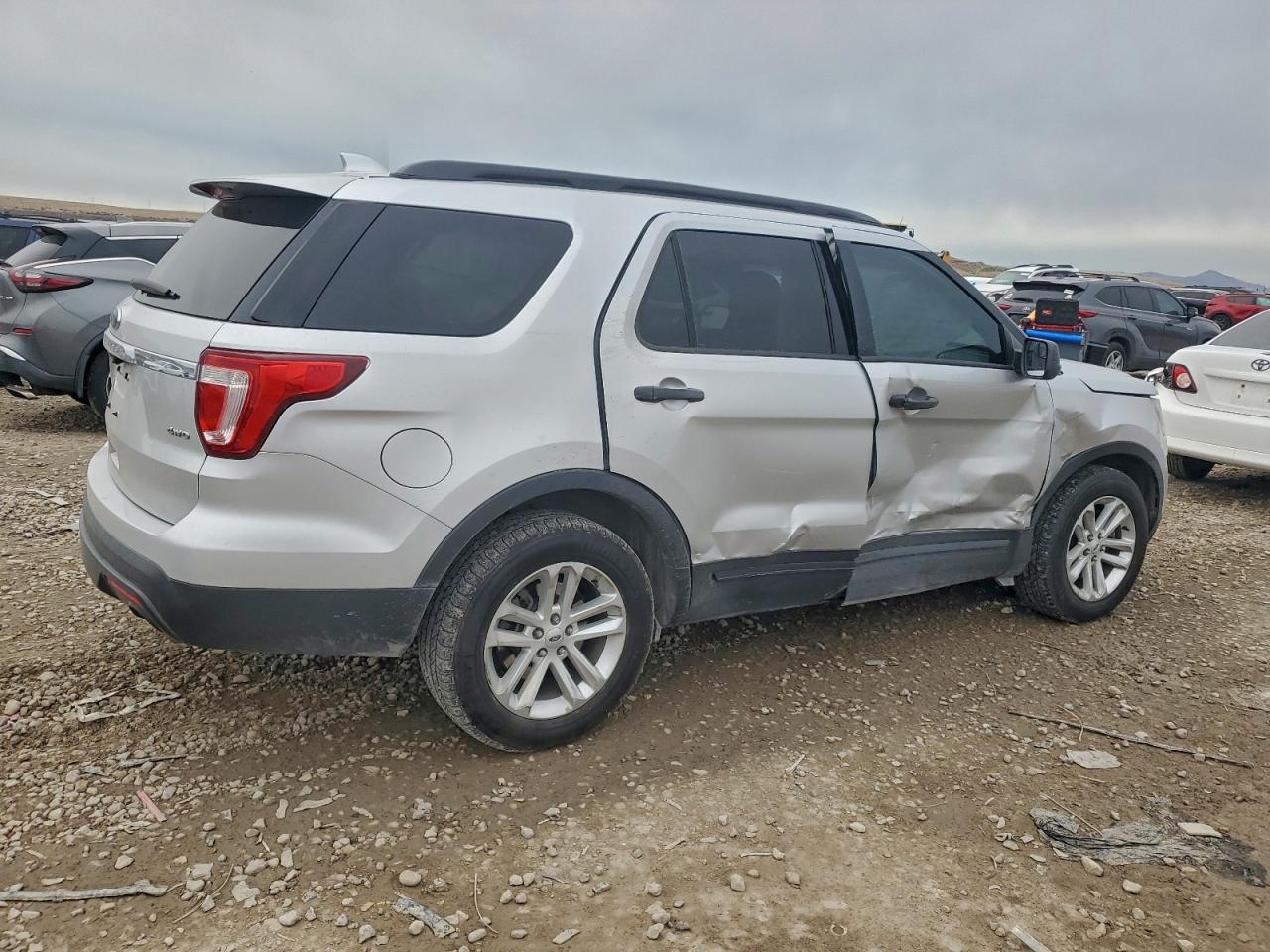 2016 FORD EXPLORER photo 3