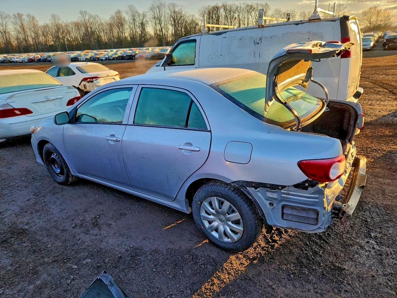 2013 TOYOTA COROLLA BASE photo 3