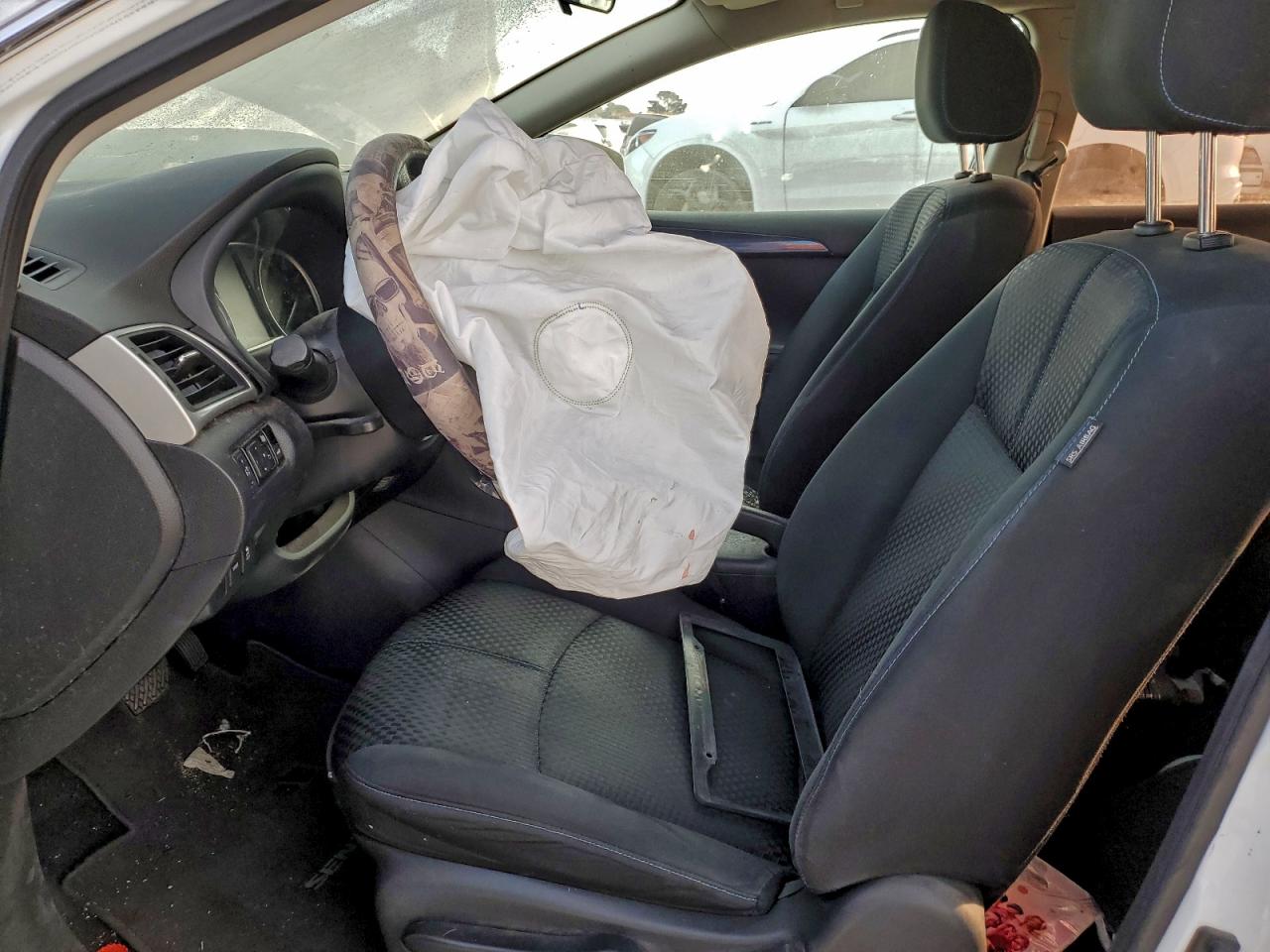 2019 NISSAN SENTRA S photo 7