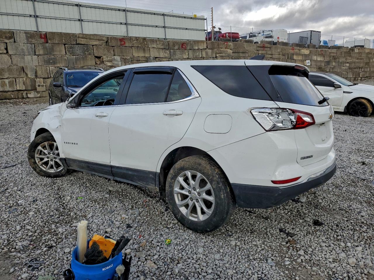 2020 CHEVROLET EQUINOX LT photo 2