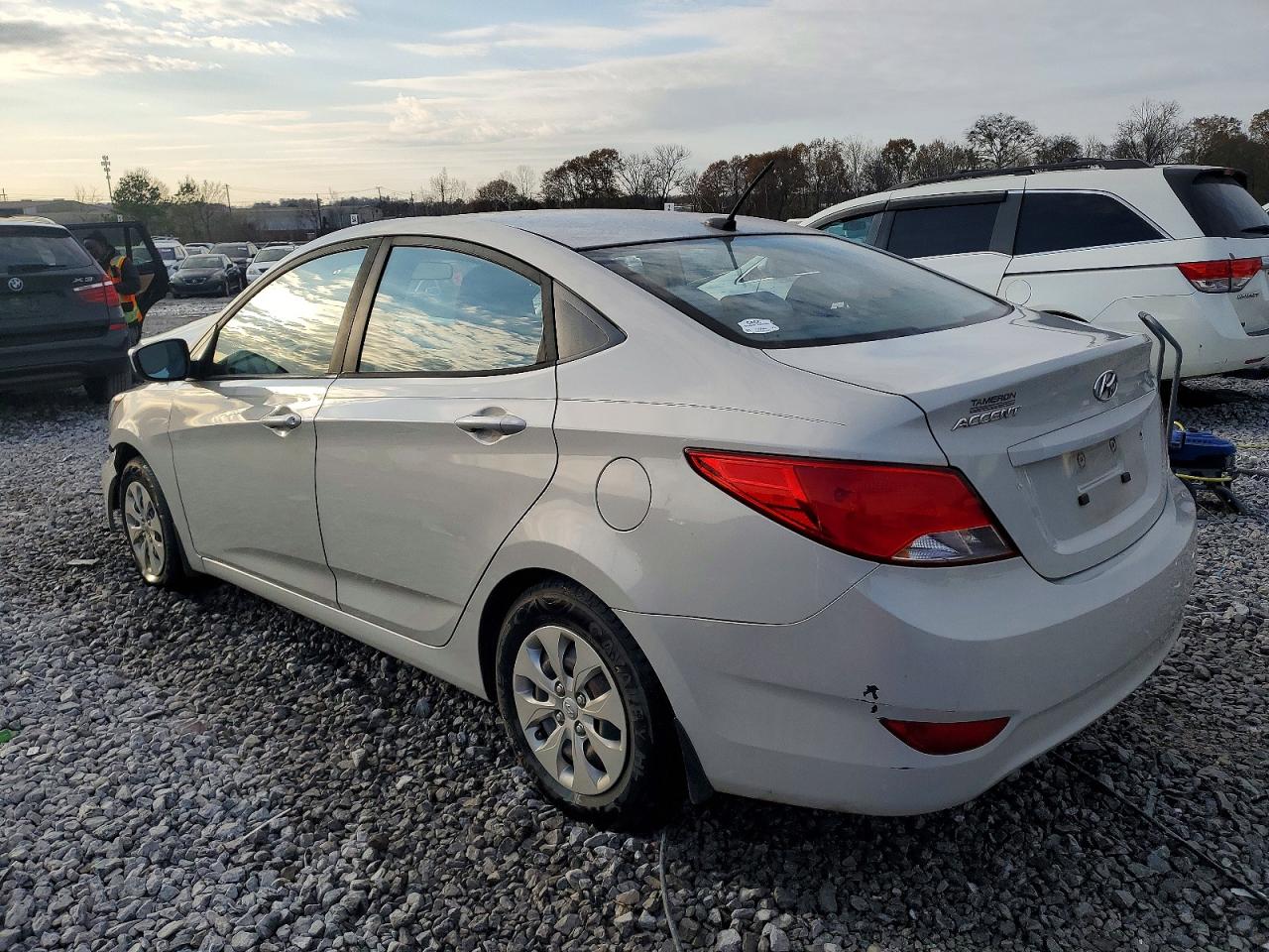 2016 HYUNDAI ACCENT SE photo 3