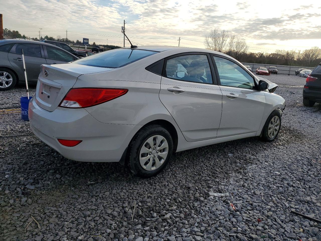 2016 HYUNDAI ACCENT SE photo 5