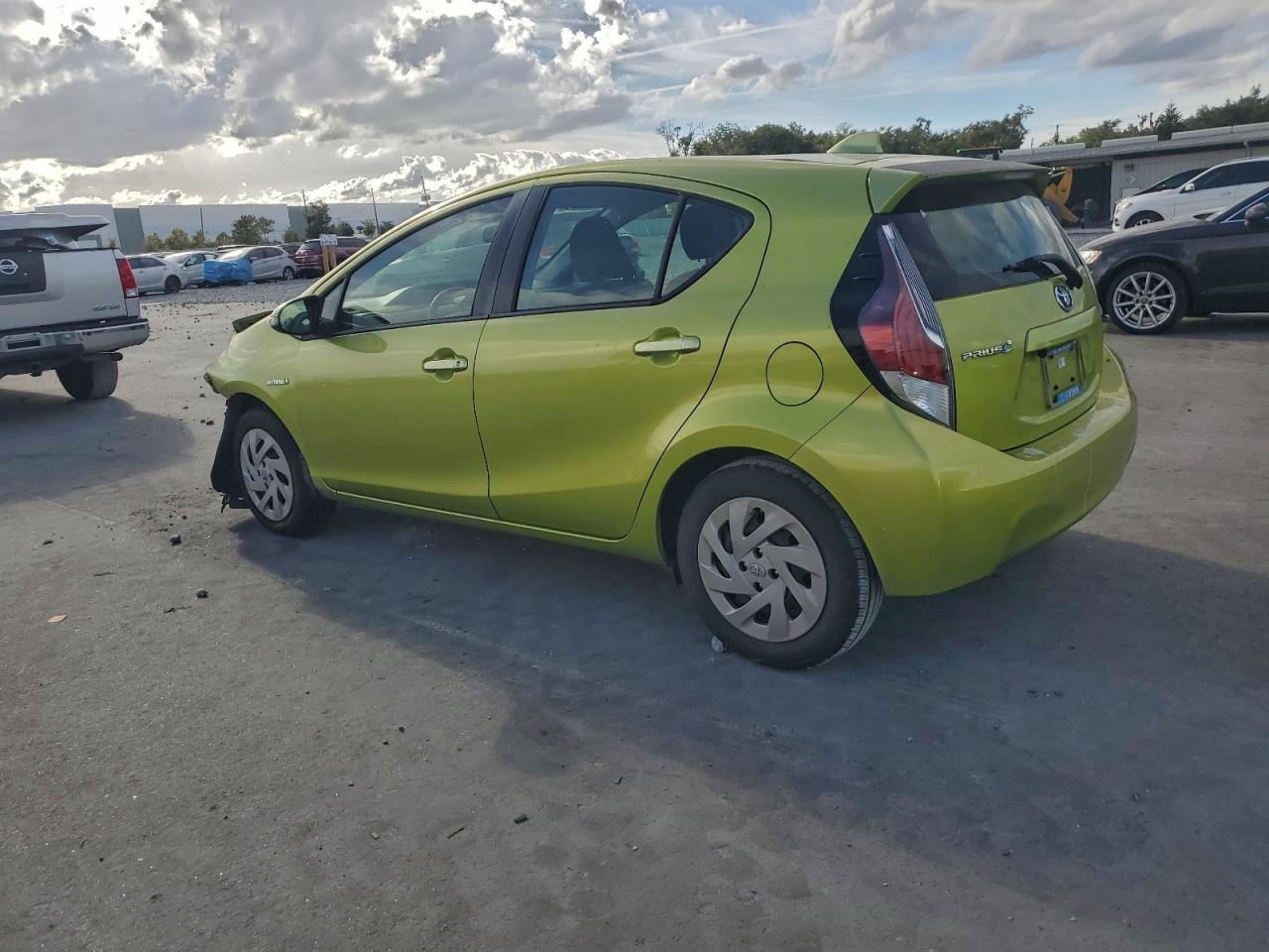 2016 TOYOTA PRIUS C photo 2