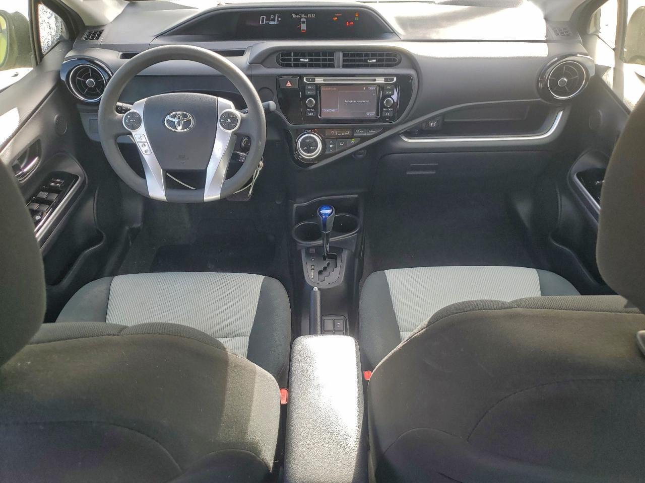 2016 TOYOTA PRIUS C photo 8