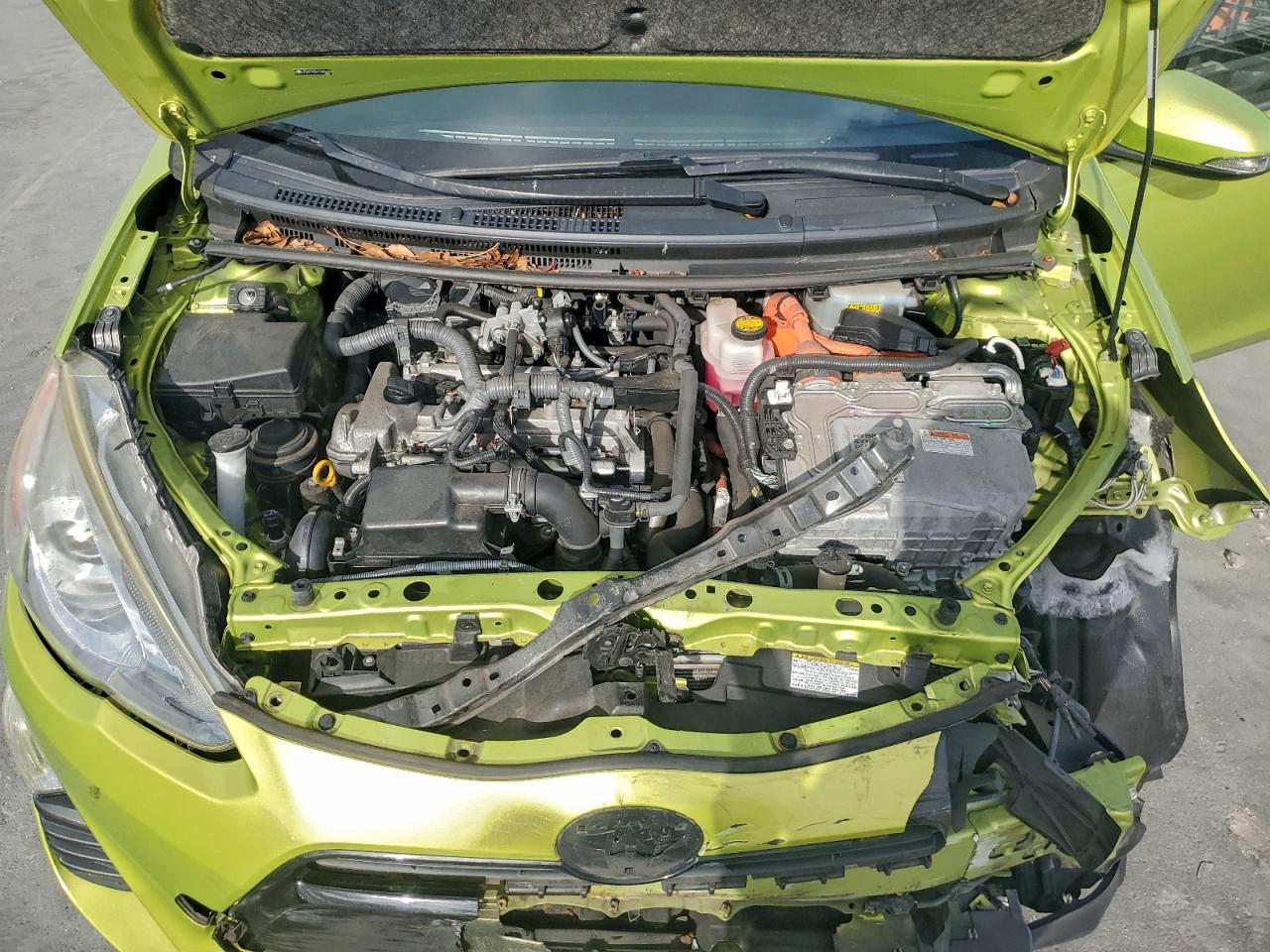 2016 TOYOTA PRIUS C photo 11