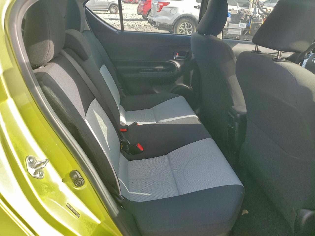 2016 TOYOTA PRIUS C photo 10