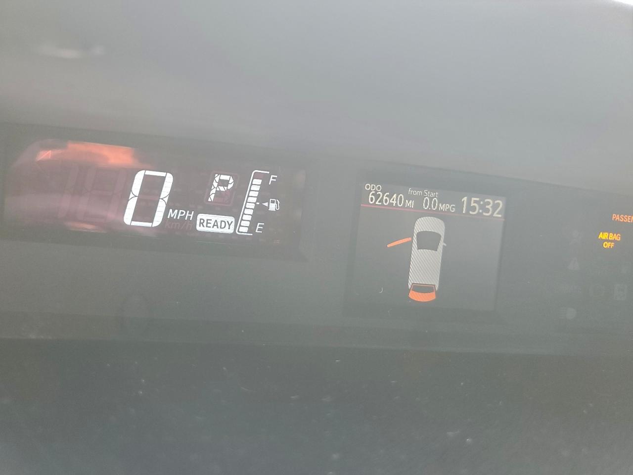 2016 TOYOTA PRIUS C photo 9